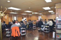 �T�O�l�����X�����C�x���g�B�F�{��K�ꂽ�����v���Ɩ������y����