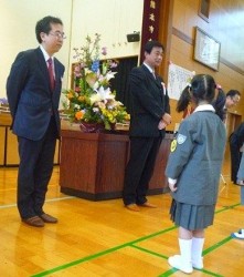 �V���w�P�N���Ƀ��b�y����t����Z�����j�[���s��ꂽ