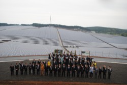 ���k�������̖��q��Ւn�Ɋ������������ő�K�͂̃��K�\�[���[