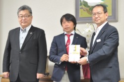 ��t���̖ژ^����ɎB�e�ɉ������c����F�{���M�p���Ɋč������i�E�j�A�r�J�F�Ǉ��A�X���[�g�N���u�F�{�В��i�����j�A�i�c�����A�X���[�g�N���u�F�{�