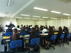 ���Ђ̌��C�Z���^�[�ŊJ���Ă���Љ�l��b�͗{�����C