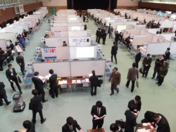 ���N2��19���ɂ͍�����Ɛ���������{�B�A�E��]�Җ�700�l���Q������