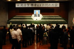 �ߌ�Q�����瓯�T���܂ł́u���ʂ�̉�v�ɂ͖�500�l���Q�񂵂�