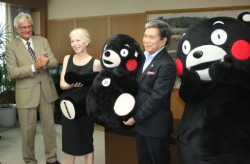 �N���A�E�V���^�C�t���i���j���犗���m���ɓ��ʐ��삵���u�e�f�B�x�A���܃����v�𑡒�