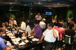 �錩�E�ŊJ�����P���N�L�O�𗬉�