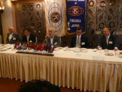 �J������ƍ��ۃL���j�X���ƌv���񍐂���S�c�