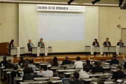 �u�O���[�J������̃R�[�|���[�g�E�R�~���j�P�[�V�����헪��[������v���e�[�}�Ƀp�l���f�B�X�J�b�V�������s��ꂽ