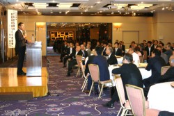 �r�؎s���̍u���ɕ�������Q���҂�