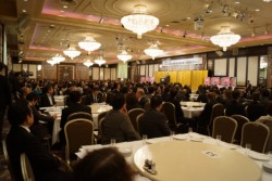 �����}���}50�N���j�����ƌ��֌W�̍���c����s�������Ȃǖ�X�O�O�l���Q������