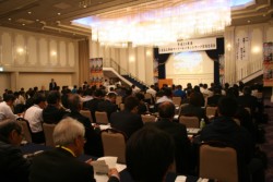 ����s�ŊJ���ꂽ�l�b�g���[�N���i�𗬉�