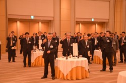 ���c�_�w�����̉����Ŋ��t����