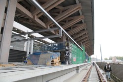 ���[�����~���ꂽ�ݗ����F�{�w�̏����z�[���B�S����Q�O�O���̉����ɂ͑����̌��Y�A�J�}�c��X�M���g�p���Ă���B�w�ɂ̃f�U�C���͌��z�Ƃ̈������Y���ɂ��