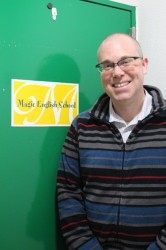 ���p��b�X�N�[���̉^�c�ƍu�t�𖱂߂�A�o���[�E�`�����h���[��\