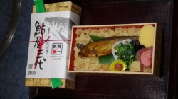 ��B�̐l�C��ԉw�فu�����O��v