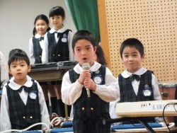 �u���ɉ̂��I���܂��v�ƌ��C�Ɉ��A������\�����̖x����