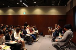 �����͖�110�l���Q��