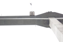 �u�R�A�Q�A�P�A�o���W�[!!�v�B�X�^�b�t�̊|�����������n�钆�A���̏ォ���ї��ό��q�B