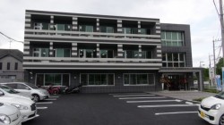 ���F�{�s����V�암�T���ڂɊ��������{�Ѓr���B �@�@���ԏ�͂P�T����e