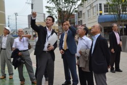 �i�q�S���҂���V�w�r���̊T�v�ɂ��Đ������󂯂�r�؉(�E����S�l��)