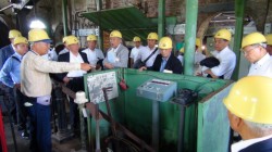 ���K�C�h�̐������󂯂�v��߉��S�ݓX�В��i�E����Q�l�ځj�A�����F�{���H�ƘA����i���̉E�j�A��i��i�g��i�O�񍶂���3�l�ځj�A�o�c�o�c���Ɖ�i���S�l�ځj��F�{���H��c�����