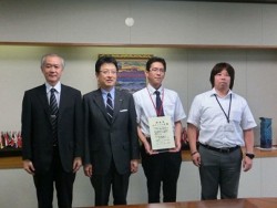 �s�����ŊJ���ꂽ���܎��ɎQ���������Ђ̃X�^�b�t��Ƒ吼�F�{�s���i������Q�Ԗځj