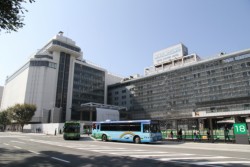 ��B�Y���O���[�v�̍����ĊJ�����ƂłW�������̂��n�܂����F�{��ʃZ���^�[��сB�P�O���ɂ͍H���̐V���������̗̍p�ɔ����D������𓾂��{�H�Ǝ҂Ɏ������݇��i�����s�j�Ƒ听���݇��i���j��I�񂾁B������ΔN�����ɂ����肷��