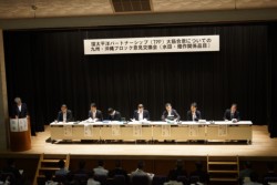 10��19���ɍ��ی𗬉�قŐ��c�E����֌W�_�ƂɌ����ɊJ���ꂽ������B