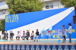 �X�e�[�W����񂾉^�����̃L���v�e����B�o�X�P�b�g�{�[���A�S���t�A�T�b�J�[�Ȃ�5�c�̂̑�\���i��҂��ꂩ��̎���ɓ�����