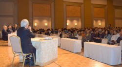 ����҂͓��ċC�s�̌����҂̔����ɋ����[���ɒ��������Ă���