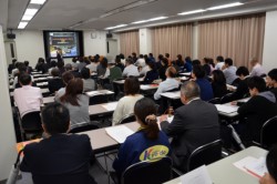 ��ƌo�c�ҁA�l���J���S���ҁA�����^���w���X�S���҂Ȃǖ�90�l���Q�������u�X�g���X�`�F�b�N���x�{�s���O�Z�~�i�[�v