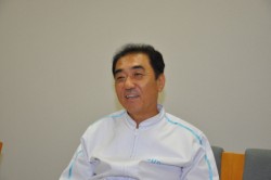 ���{�ҁi�͂����ƁE�������j�H�꒷�B���{�o�g�A�P�X�T�R�i���a�Q�W�j�N�X���P�P�����܂�A�U�Q�΁B����w��b�H�w�����ȏC���B�V�W�N�T���g���[���ЁA�����H�꒷�A�������Y��ꕔ���A�V�R������R�u�i�̐X�H�꒷�Ȃǂ��o�Č��E�B��̓E�H�[�L���O