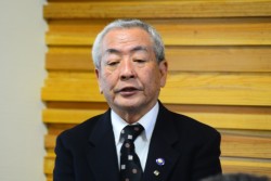 �u�Q�O�O�R�N�����Q���n�߂��v�Ƙb�������邨�َq�̍��~�