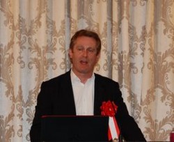 �u�l�������Љ�̓����Ōo�ς���̉����钆�ŁA�ό��͂��ꂩ��d�v�ȎY�ƂƂȂ�v�Ƙb���A�g�L���\���В�