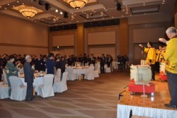 �֌W�҂��P�R�O�l���Q�������j���