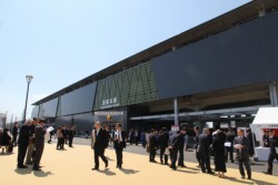 �J�Ƃ������F�{�w�B�O�ǂ͌F�{��̒������C���[�W���Ă���