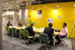 ������c���̃R���[�L���O�X�y�[�X�B���Ǝғ��m�̌𗬂̏�ɂ��Ȃ�B