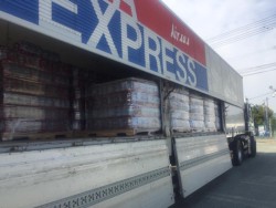 �F�{�Ɩk��B�s�̊Ԃ��s�X�g���A���������Ѓg���[���[