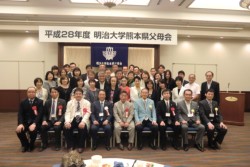 �y���w�����͂�ŋL�O�B�e����ی�҂���