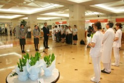 �F�{�ԏ\���a�@���r�[�ōs��ꂽ�X�Y�����̉ԑ��掮�B