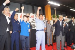 ���I���m���ƂȂ�A�撣�낤�O���œ��I���j��������