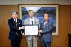 �V��30���A�F�{�����Ŋ�����v�m������̂��ƁA�������Ɨ��n��������񂾓��ЁB�������x�� ���В��A�E�͓��u�a�F����