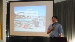 �X�N���[���ɉf�铌���{��k�Ђ̎S��