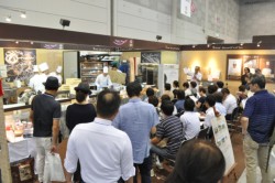 ���{���\����p���E�l�ɂ��A��B�Y�������g�����p���Â���̎����ɁA�吨�̗��ꂪ�l�ߊ|����