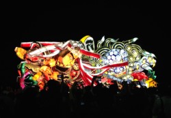 ���X�˂Ԃ��u�Z�Ɠ����q���O�v�B�Ώ����Ǝ��q���ۂ��Ă���B�X�̂˂Ԃ��͍��̏d�v���`�����������Ɏw�肳��Ă���