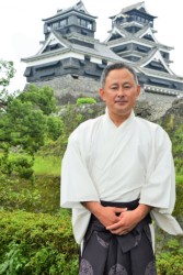 �����_�Ђ̓��c���O��13��{�i�i�w�i�͌F�{��V��t�j