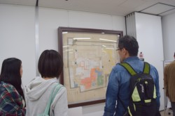 �������u���s���}�v�ɋ����[���ȗ���ҁB�S���̘S���ɂ͌䔒�F�����݂���Ă���A�g���ɂ���Ē����ʒu���قȂ�@����K����߂��Ă���