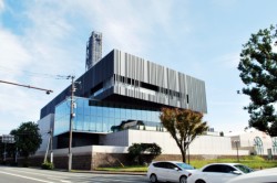 �F�{�s�������]�Q���ڂ̑�]�n�������_�p�n�Ɋ��������F�{�����e���r�̐V�Љ��B�Q�K�����͊J�������鑍�K���X����A�R�K�O�ǂ͏��̔g���C���[�W���������̃p�l���Ńf�U�C��