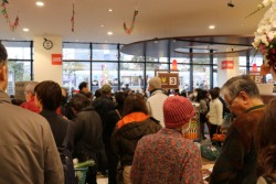 ���G���郌�W���ӁB���̌������ɁA�F�{�d�S�̂��܃����d�Ԃ�������B