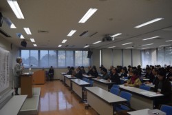 �����͖�P�O�O�l���Q��