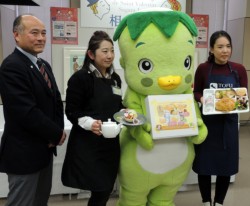 �R���ɊJ�����L�҉�B�ʐ^���͓��c���b����